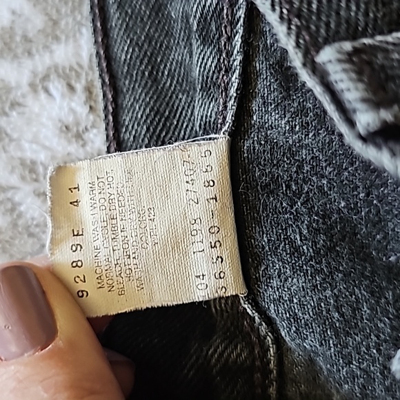 STUNNING VINTAGE 550 LEVIS BLACK JEAN SHORTS - Picture 5 of 9